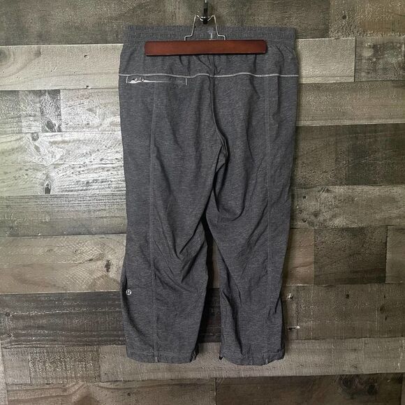 Lululemon Crop 6 - Picture 2 of 4